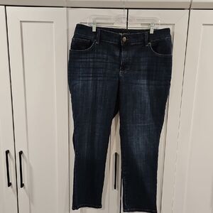 Lee Women's Relaxed FIT, Straight Leg, Mid-Rise Jeans